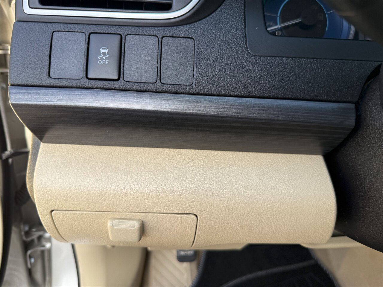 2017 Toyota Camry Hybrid XLE LEATHER ONLY 50K MILES   - Photo 16 - Portland, OR 97211