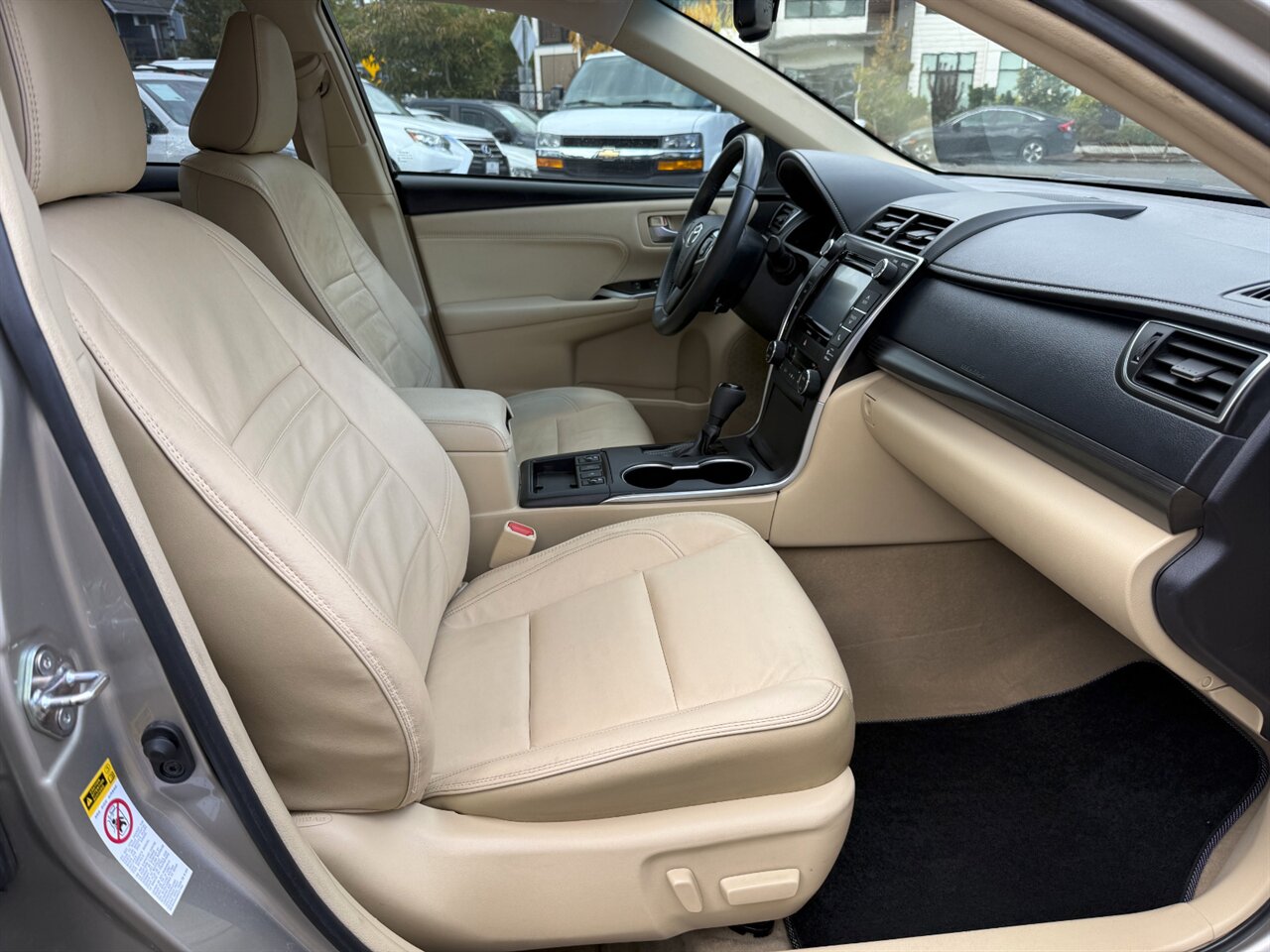2017 Toyota Camry Hybrid XLE LEATHER ONLY 50K MILES   - Photo 25 - Portland, OR 97211