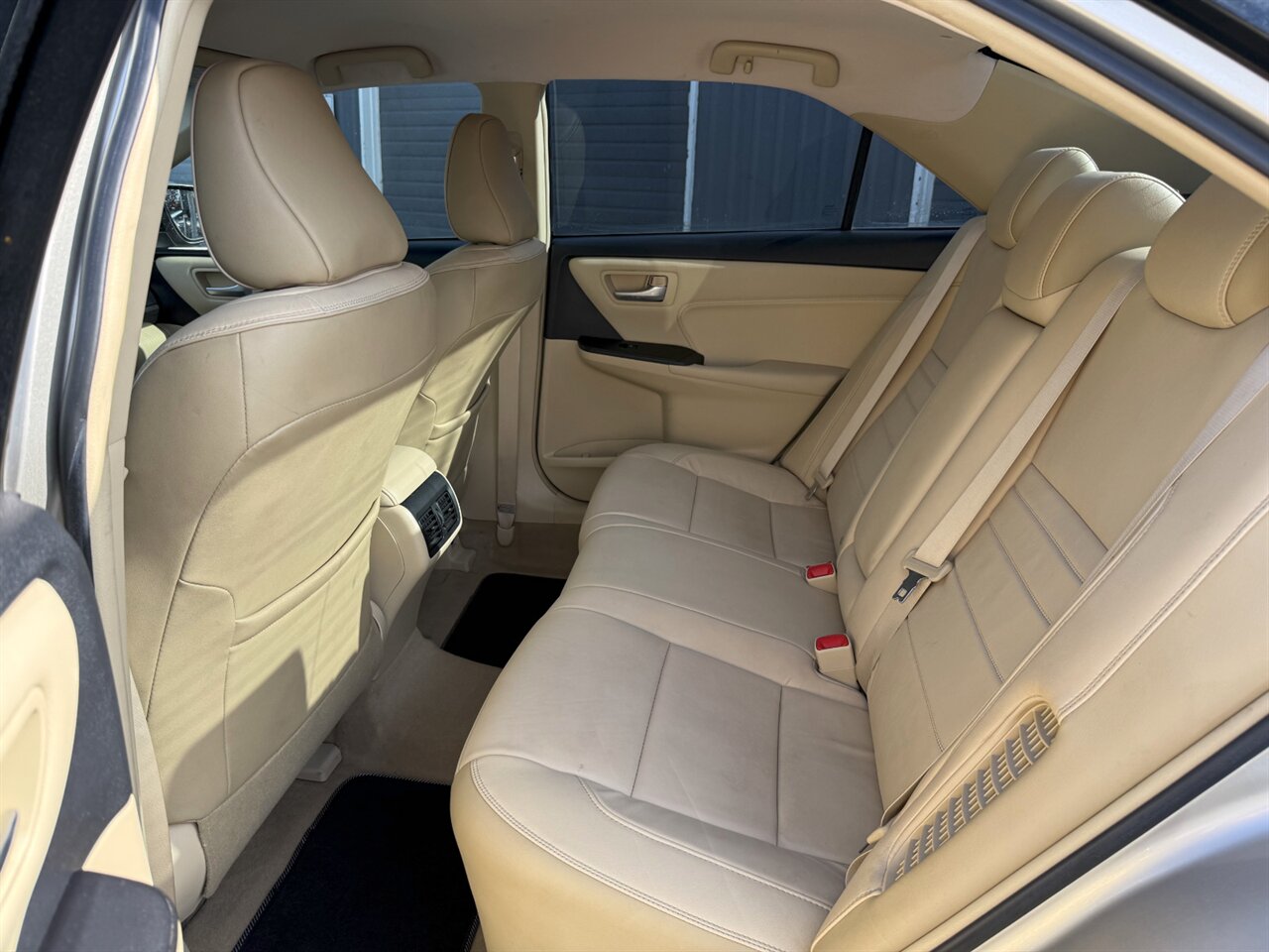 2017 Toyota Camry Hybrid XLE LEATHER ONLY 50K MILES   - Photo 21 - Portland, OR 97211