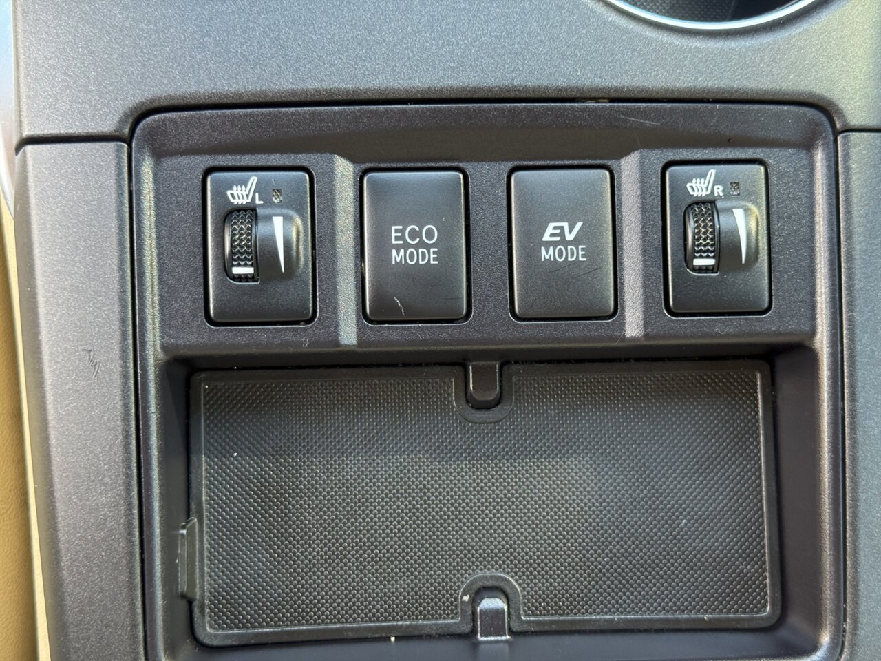 2017 Toyota Camry Hybrid XLE LEATHER ONLY 50K MILES   - Photo 20 - Portland, OR 97211