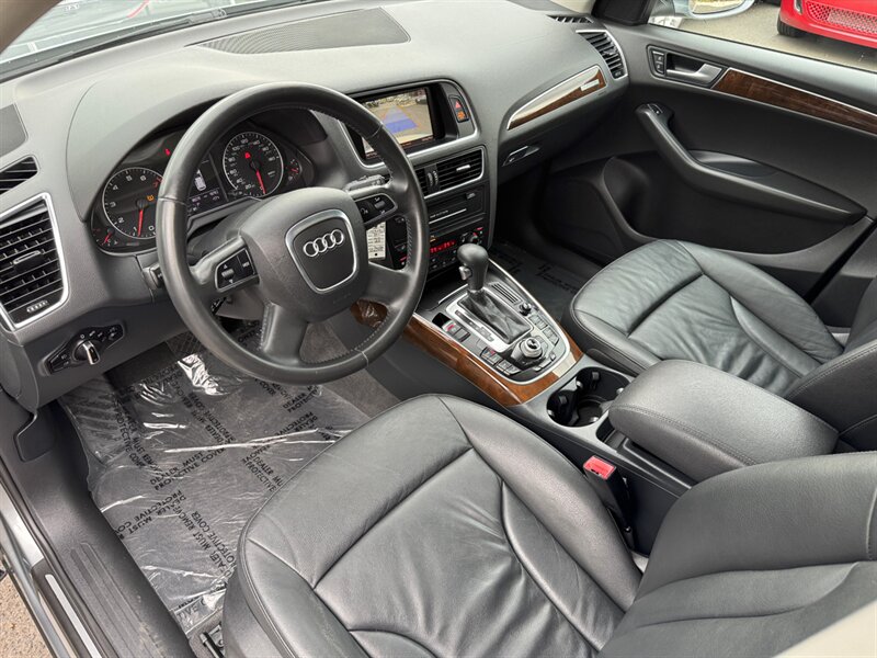 2011 Audi Q5 2.0T quattro Premium Plus NAV  