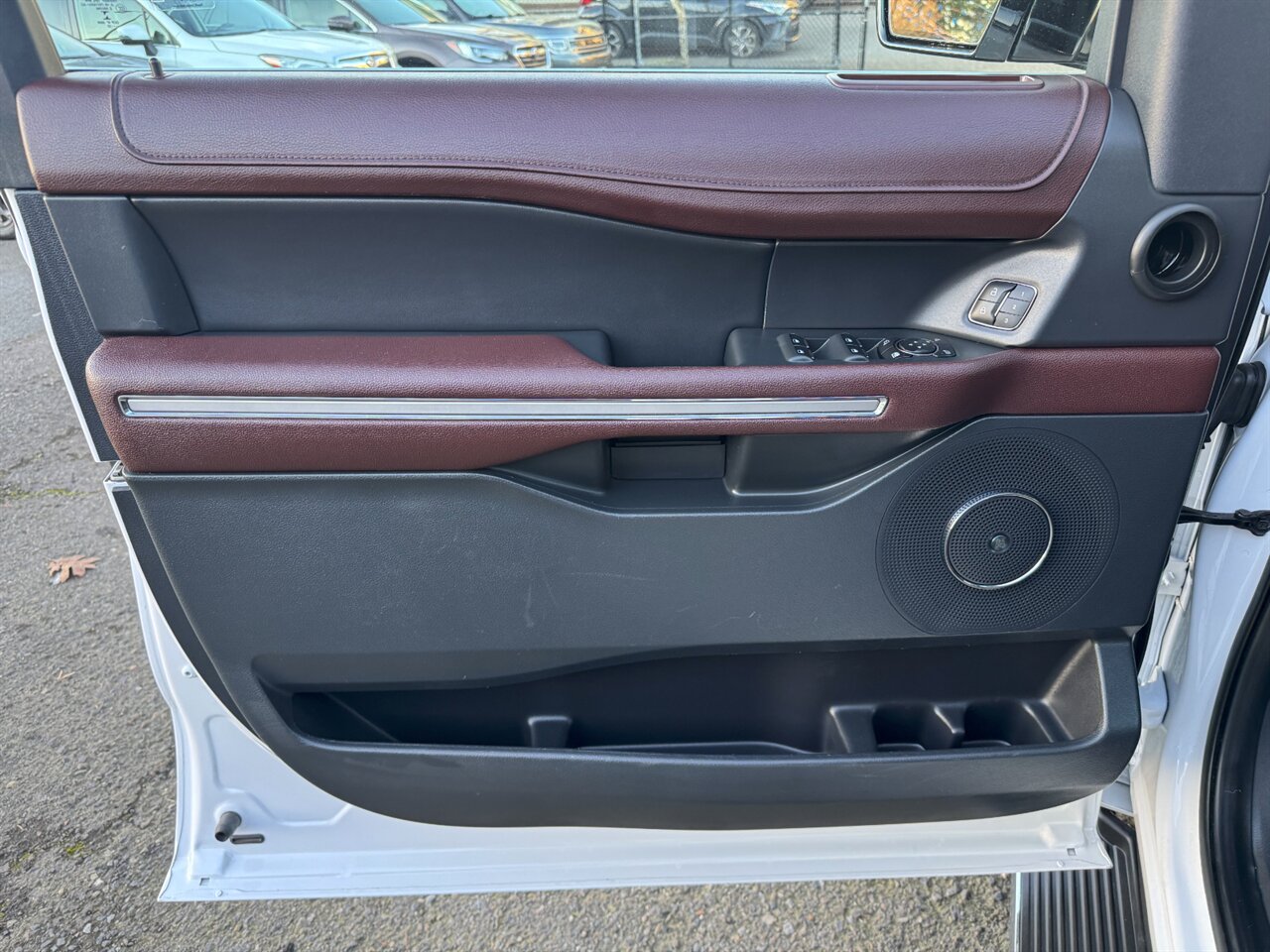 2022 Ford Expedition Limited AWD   - Photo 12 - Portland, OR 97211