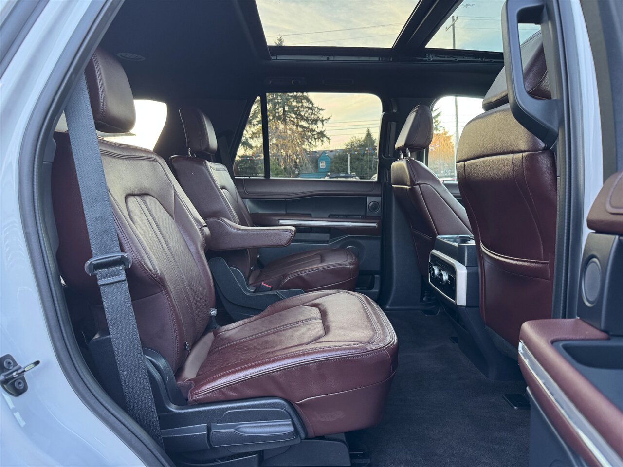 2022 Ford Expedition Limited AWD   - Photo 20 - Portland, OR 97211