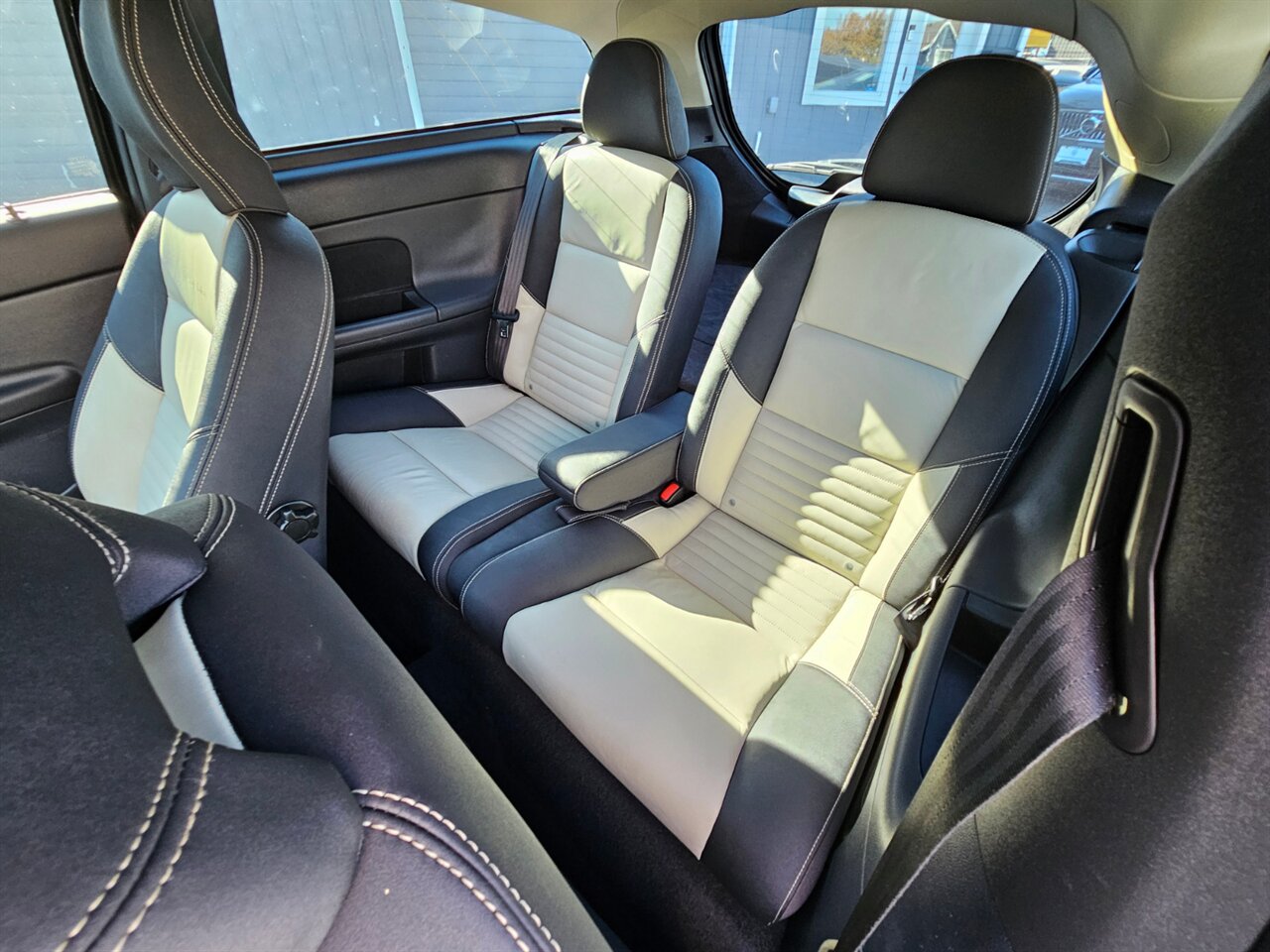 2012 Volvo C30 T5 R-Design   - Photo 12 - Portland, OR 97211