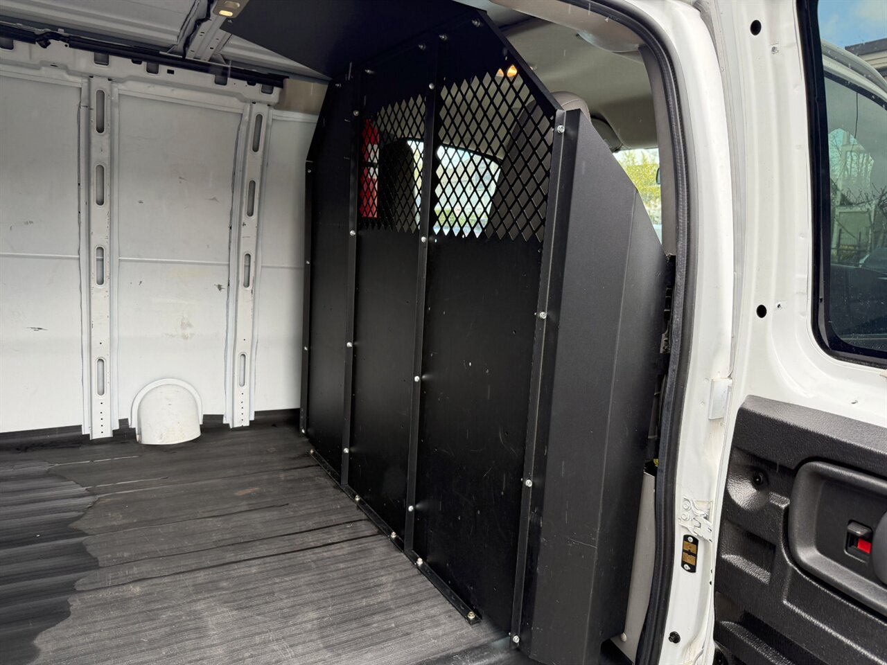 2020 Chevrolet Express 2500 LADDER RACK   - Photo 15 - Portland, OR 97211