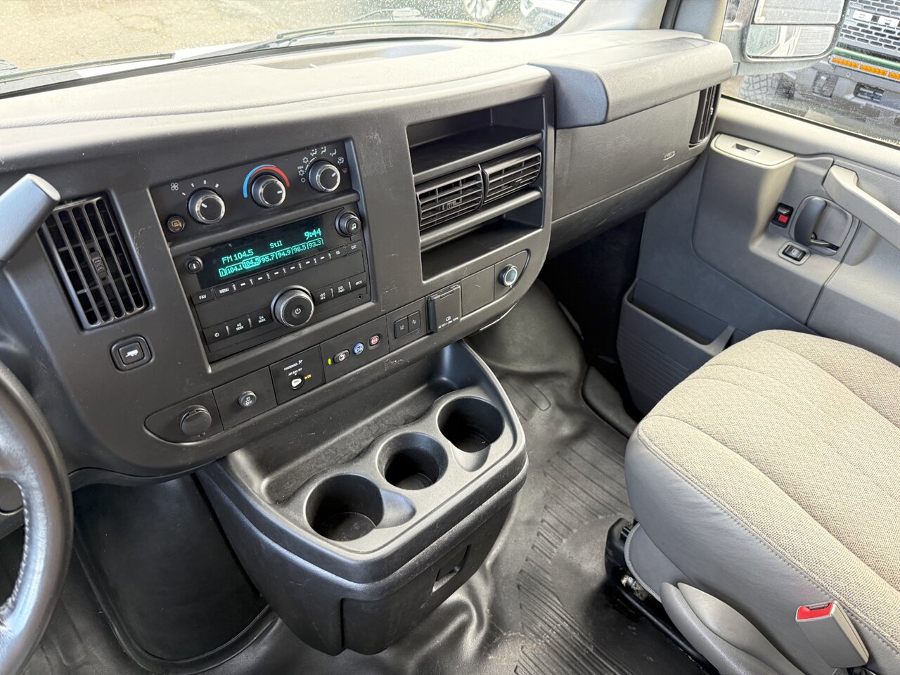 2020 Chevrolet Express 2500 LADDER RACK   - Photo 22 - Portland, OR 97211