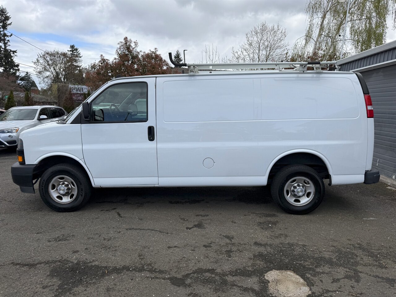 2020 Chevrolet Express 2500 LADDER RACK   - Photo 4 - Portland, OR 97211
