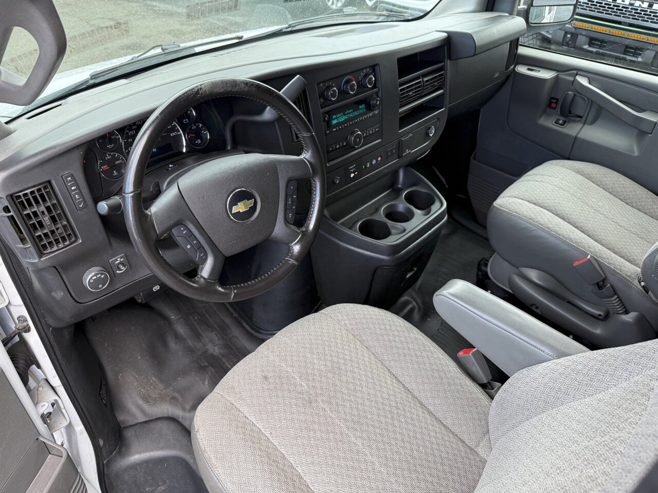 2020 Chevrolet Express 2500 LADDER RACK   - Photo 2 - Portland, OR 97211