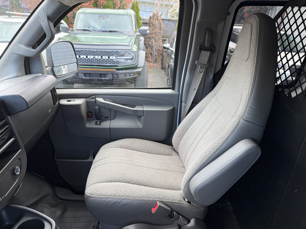 2020 Chevrolet Express 2500 LADDER RACK   - Photo 23 - Portland, OR 97211