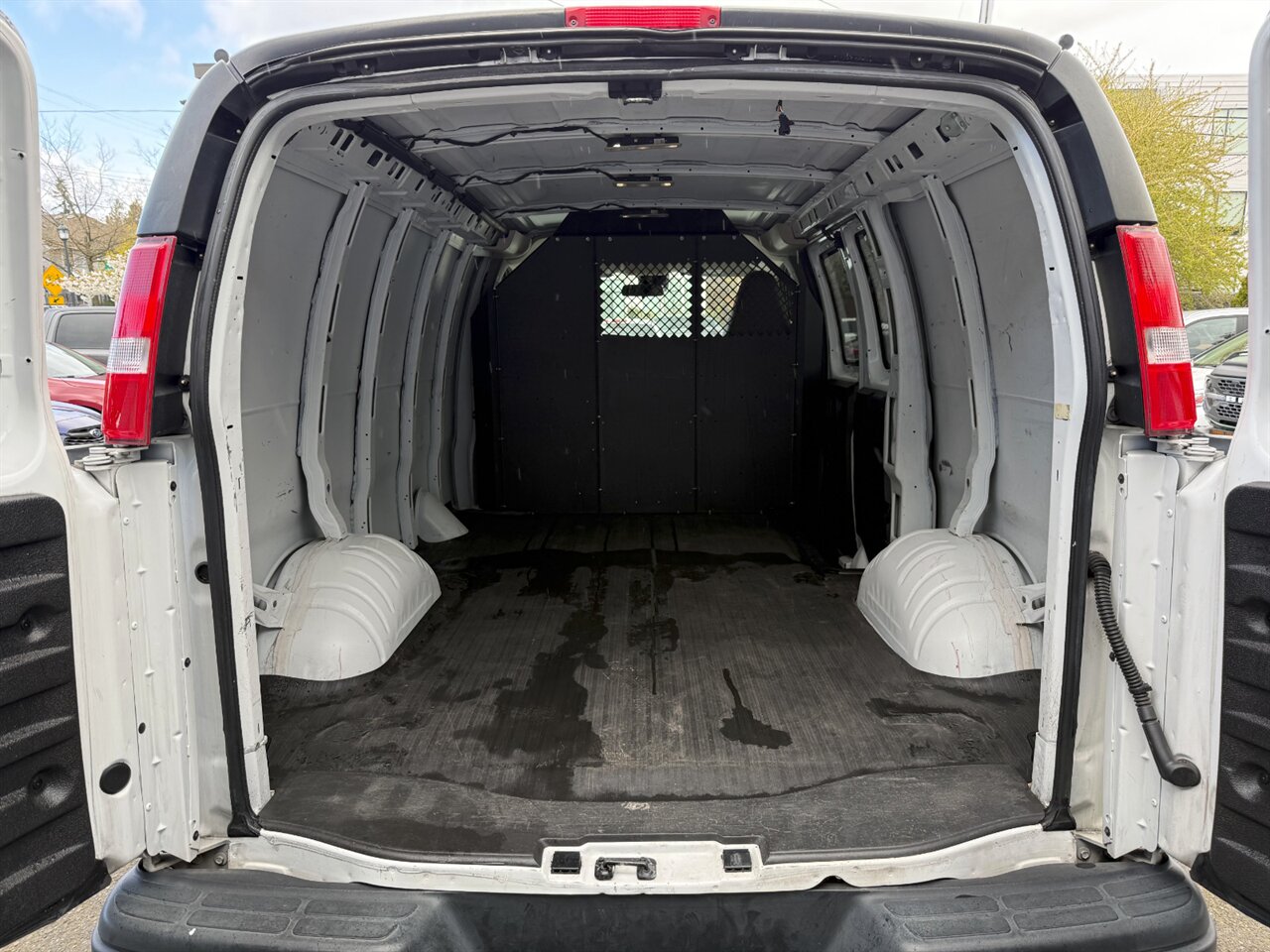 2020 Chevrolet Express 2500 LADDER RACK   - Photo 13 - Portland, OR 97211