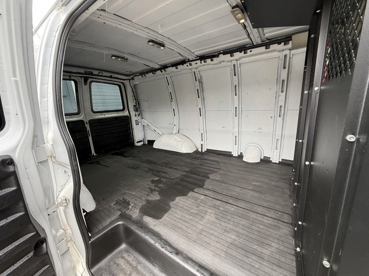 2020 Chevrolet Express 2500 LADDER RACK   - Photo 14 - Portland, OR 97211