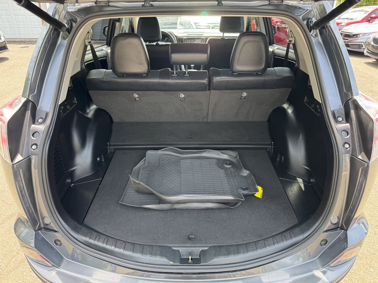 2017 Toyota RAV4 Hybrid Limited AWD ONLY 58K MILES ADAPTIVE CRUISE   - Photo 15 - Portland, OR 97211