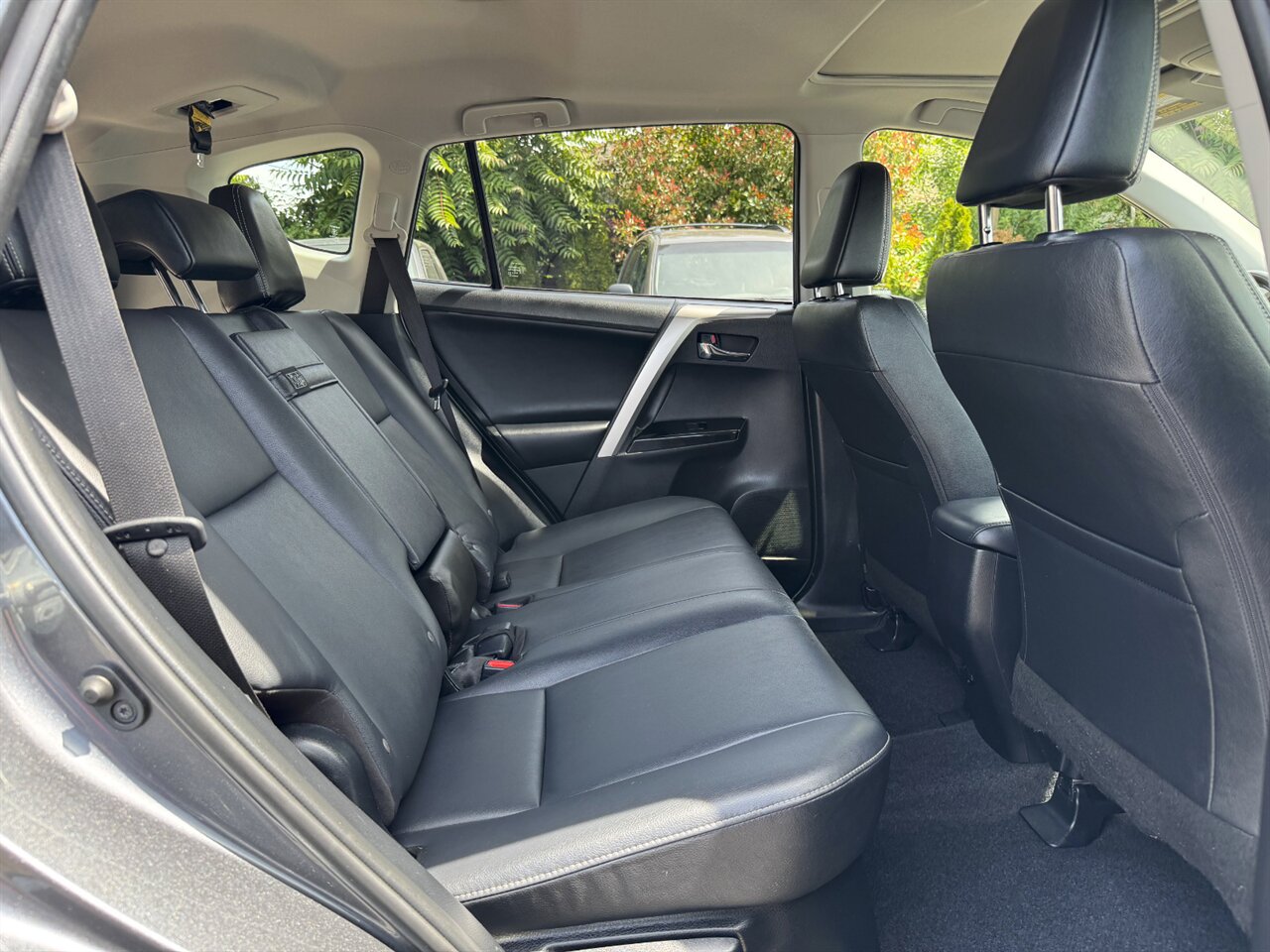 2017 Toyota RAV4 Hybrid Limited AWD ONLY 58K MILES ADAPTIVE CRUISE   - Photo 17 - Portland, OR 97211