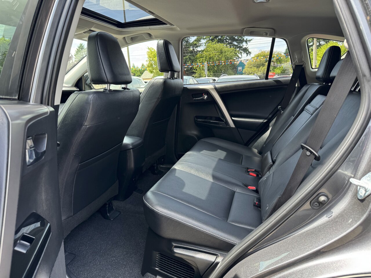 2017 Toyota RAV4 Hybrid Limited AWD ONLY 58K MILES ADAPTIVE CRUISE   - Photo 13 - Portland, OR 97211