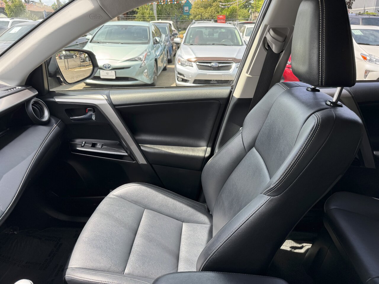 2017 Toyota RAV4 Hybrid Limited AWD ONLY 58K MILES ADAPTIVE CRUISE   - Photo 29 - Portland, OR 97211
