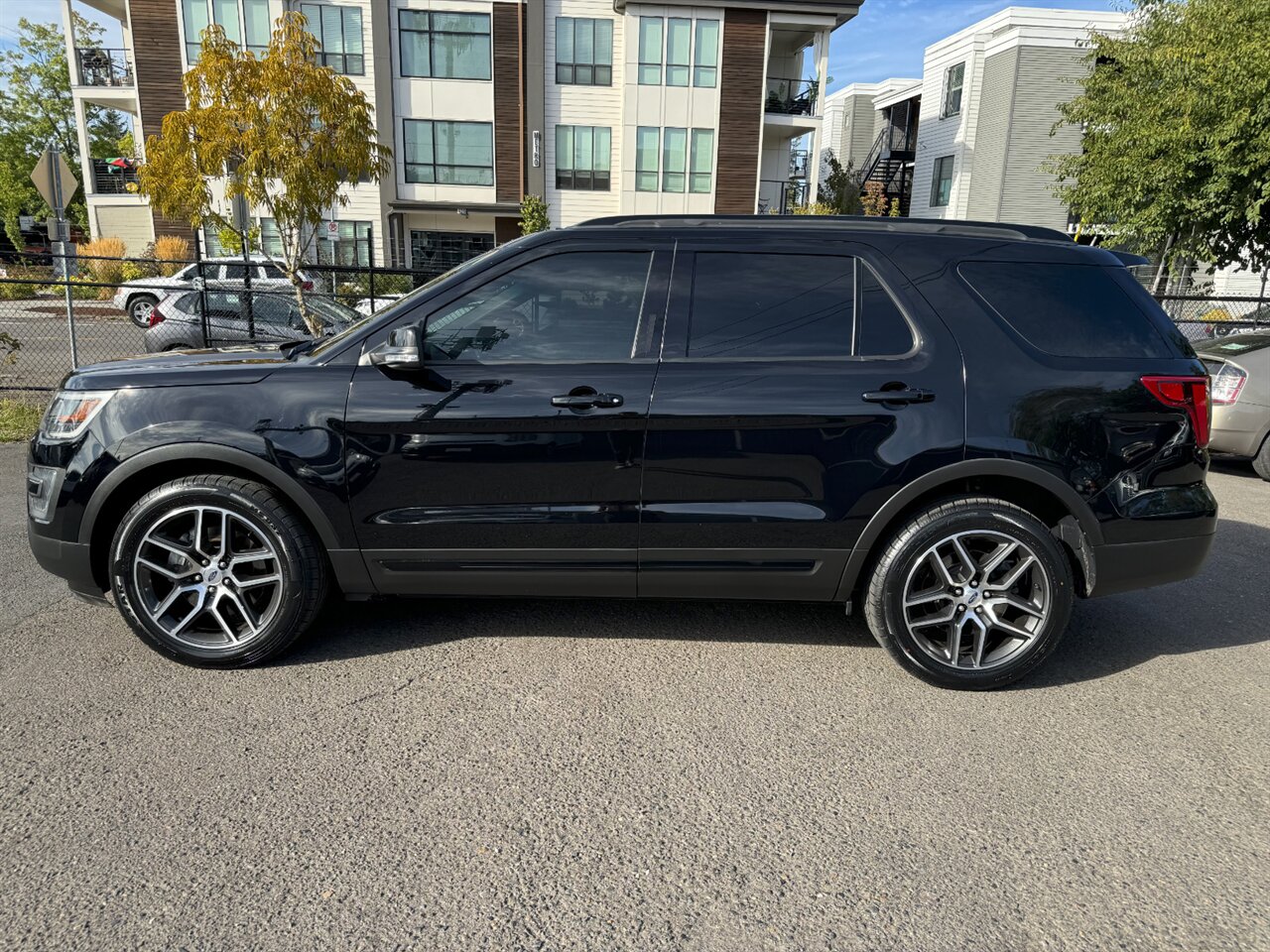 2016 Ford Explorer Sport 4x4 ONE OWNER - ADAPTIVE CRUISE   - Photo 3 - Portland, OR 97211