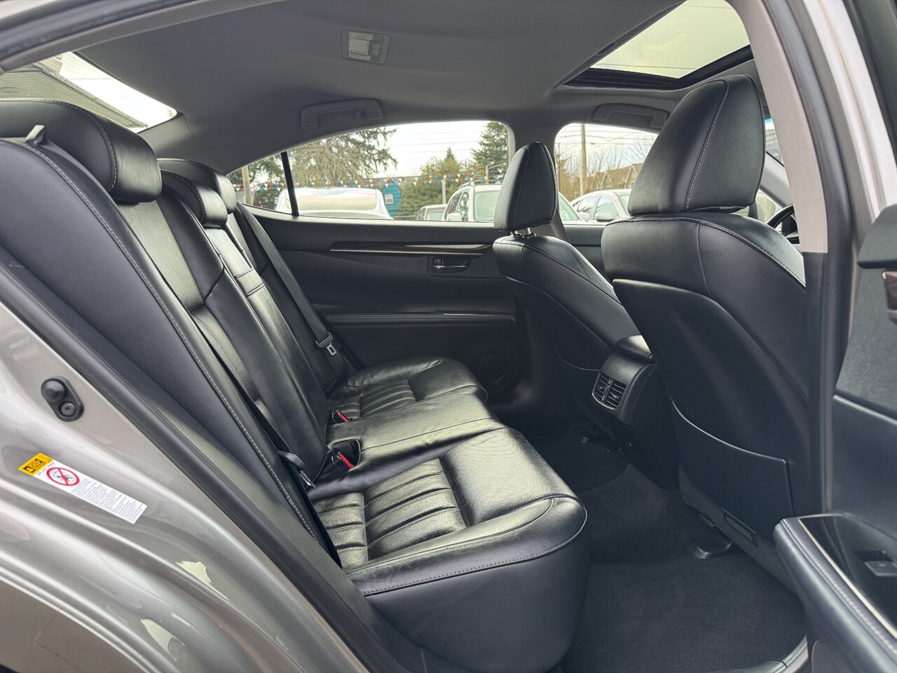 2017 Lexus ES300h ADAPTIVE CRUISE BLIND SPOT   - Photo 18 - Portland, OR 97211