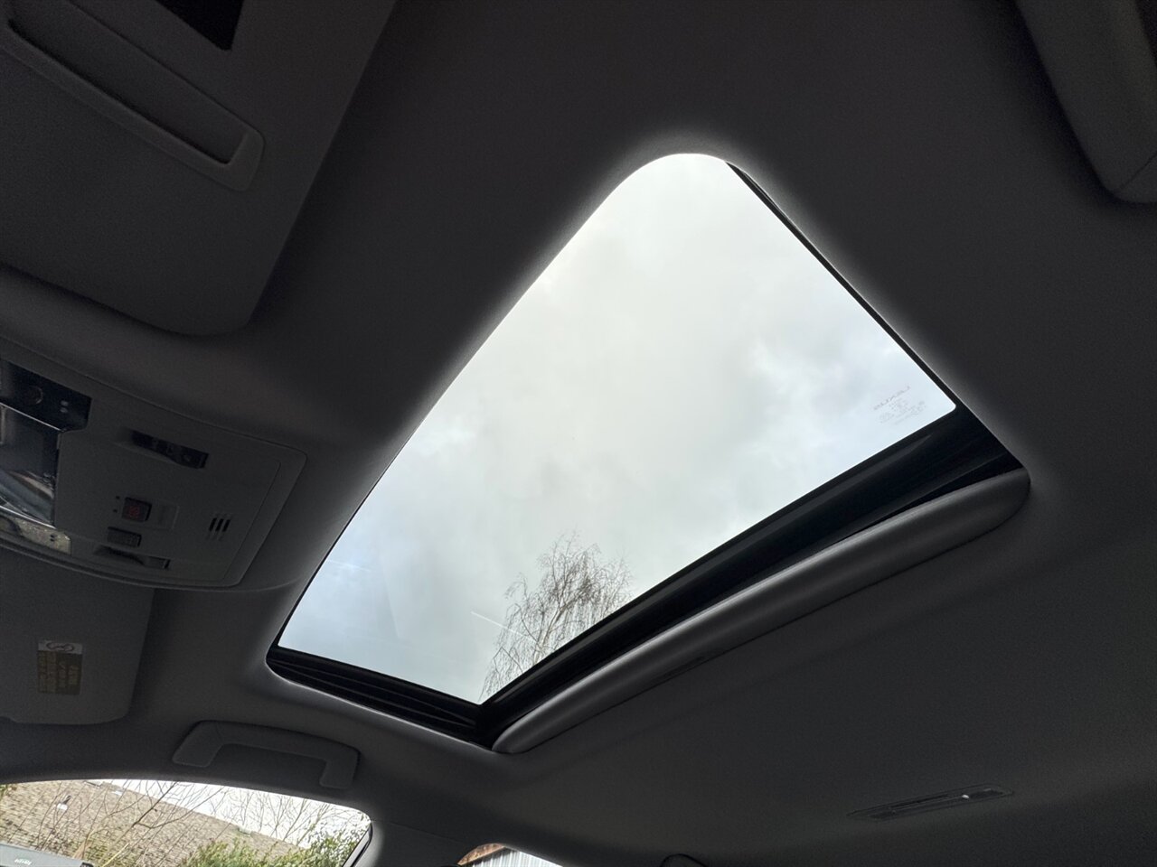 2017 Lexus ES300h ADAPTIVE CRUISE BLIND SPOT   - Photo 37 - Portland, OR 97211