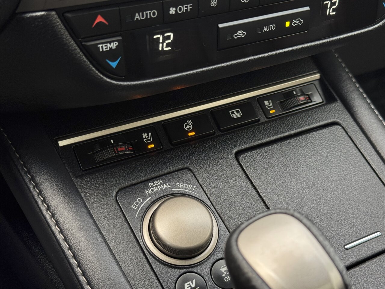 2017 Lexus ES300h ADAPTIVE CRUISE BLIND SPOT   - Photo 31 - Portland, OR 97211