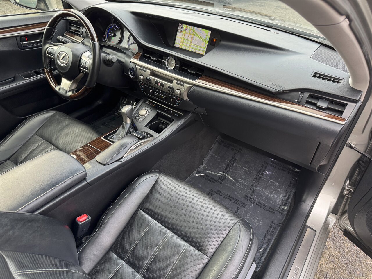 2017 Lexus ES300h ADAPTIVE CRUISE BLIND SPOT   - Photo 19 - Portland, OR 97211