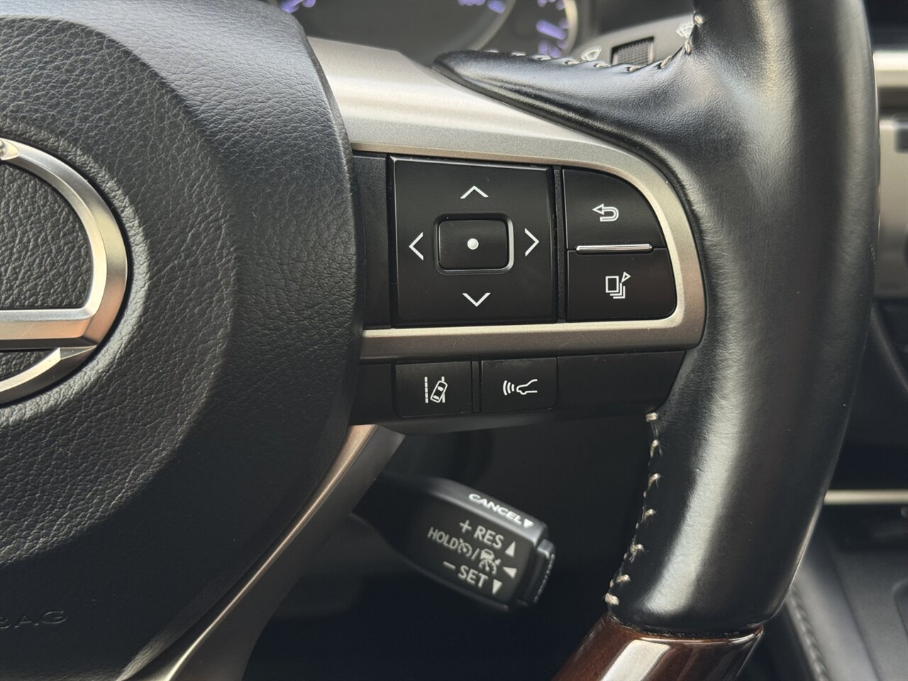 2017 Lexus ES300h ADAPTIVE CRUISE BLIND SPOT   - Photo 28 - Portland, OR 97211