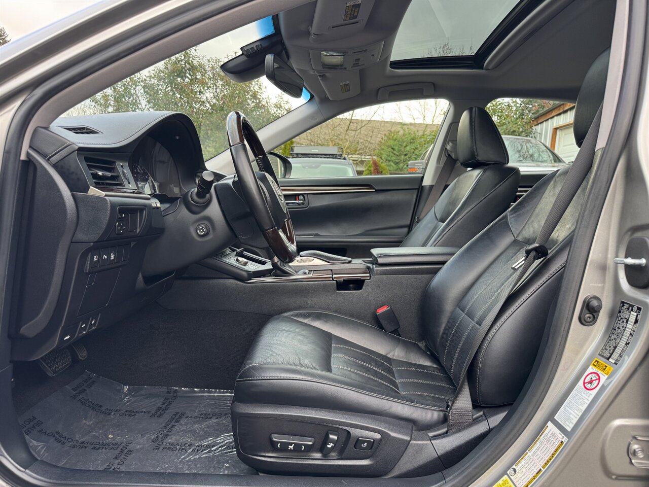 2017 Lexus ES300h ADAPTIVE CRUISE BLIND SPOT   - Photo 11 - Portland, OR 97211