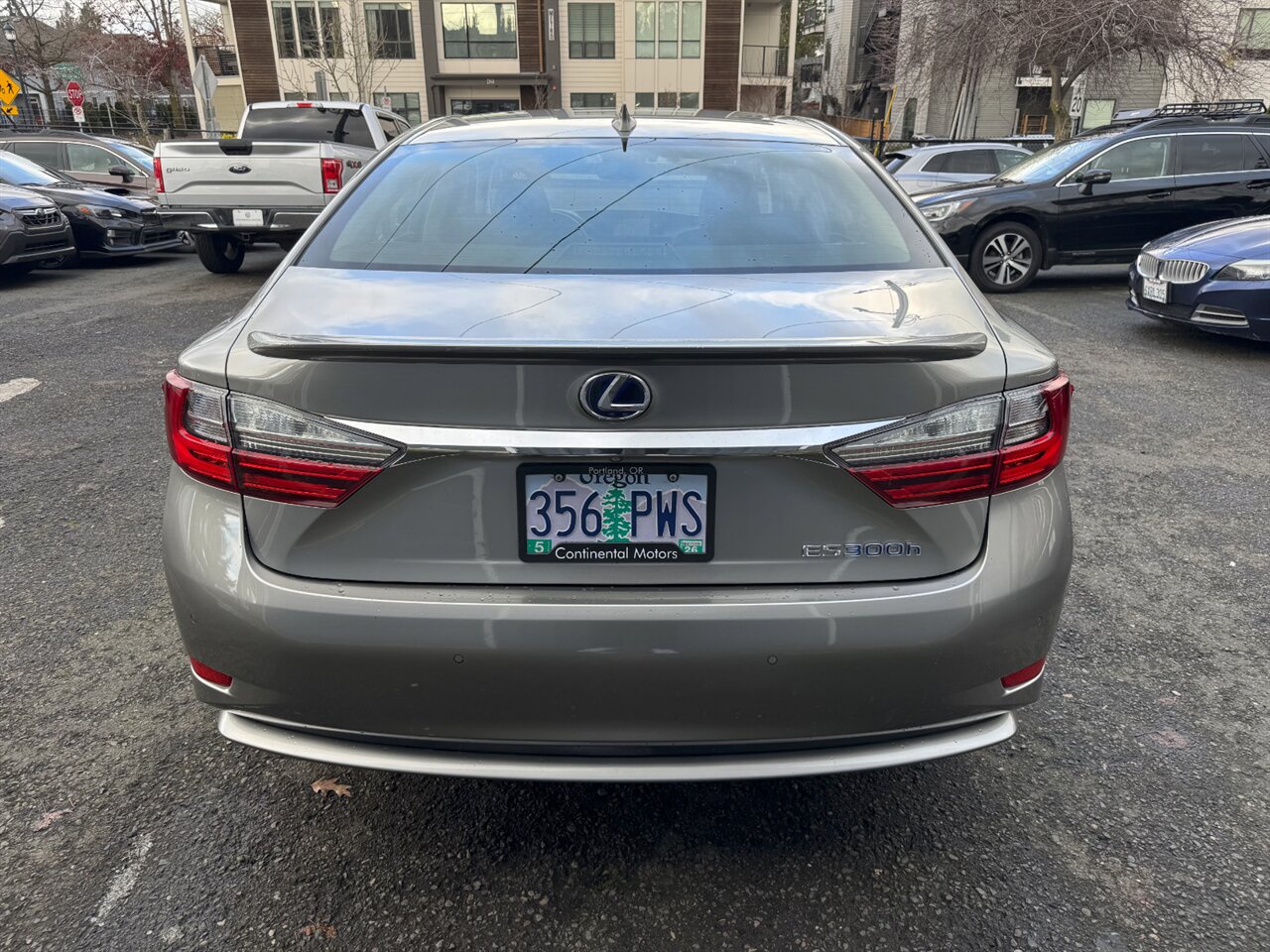 2017 Lexus ES300h ADAPTIVE CRUISE BLIND SPOT   - Photo 9 - Portland, OR 97211
