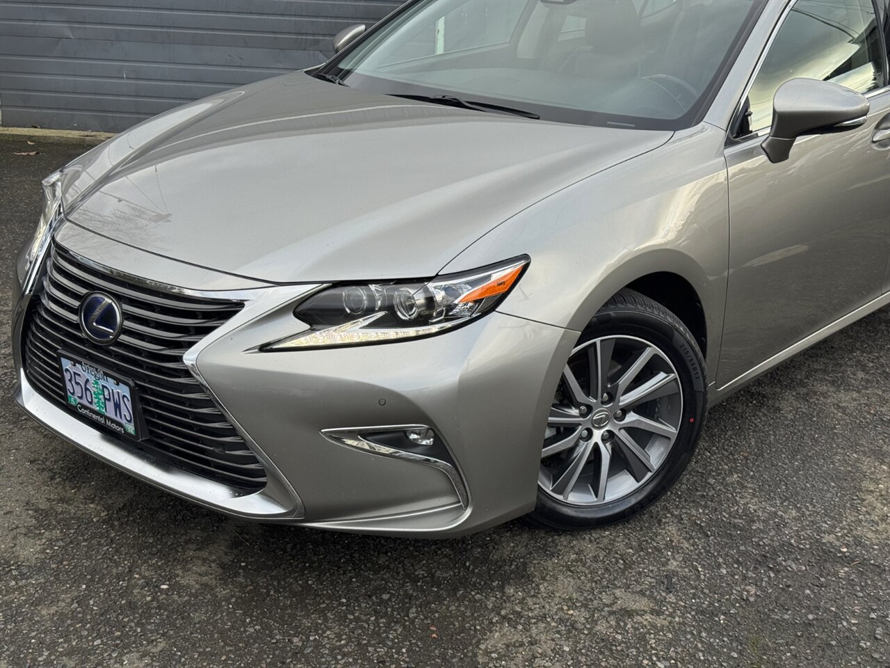 2017 Lexus ES300h ADAPTIVE CRUISE BLIND SPOT   - Photo 42 - Portland, OR 97211