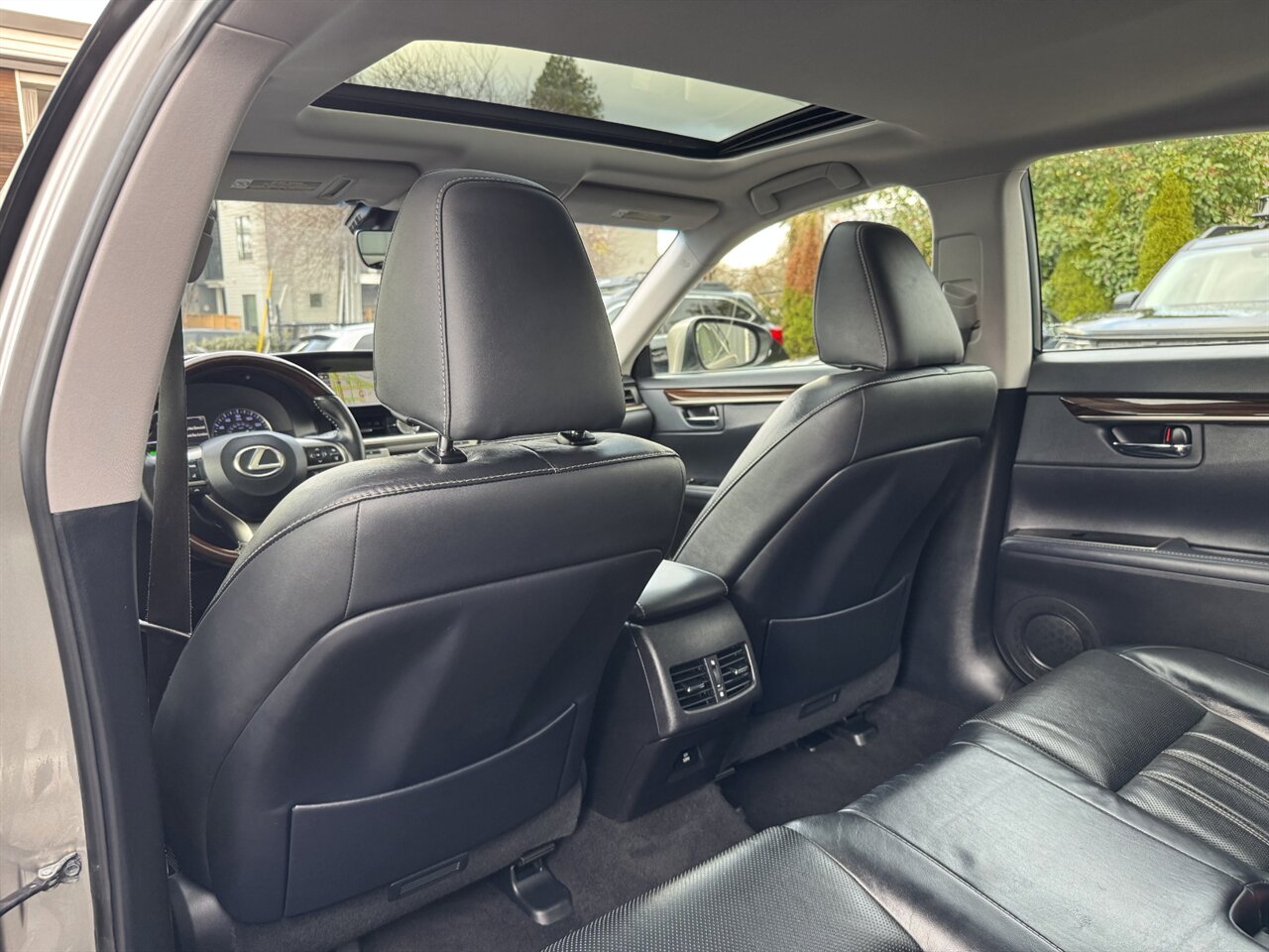 2017 Lexus ES300h ADAPTIVE CRUISE BLIND SPOT   - Photo 14 - Portland, OR 97211