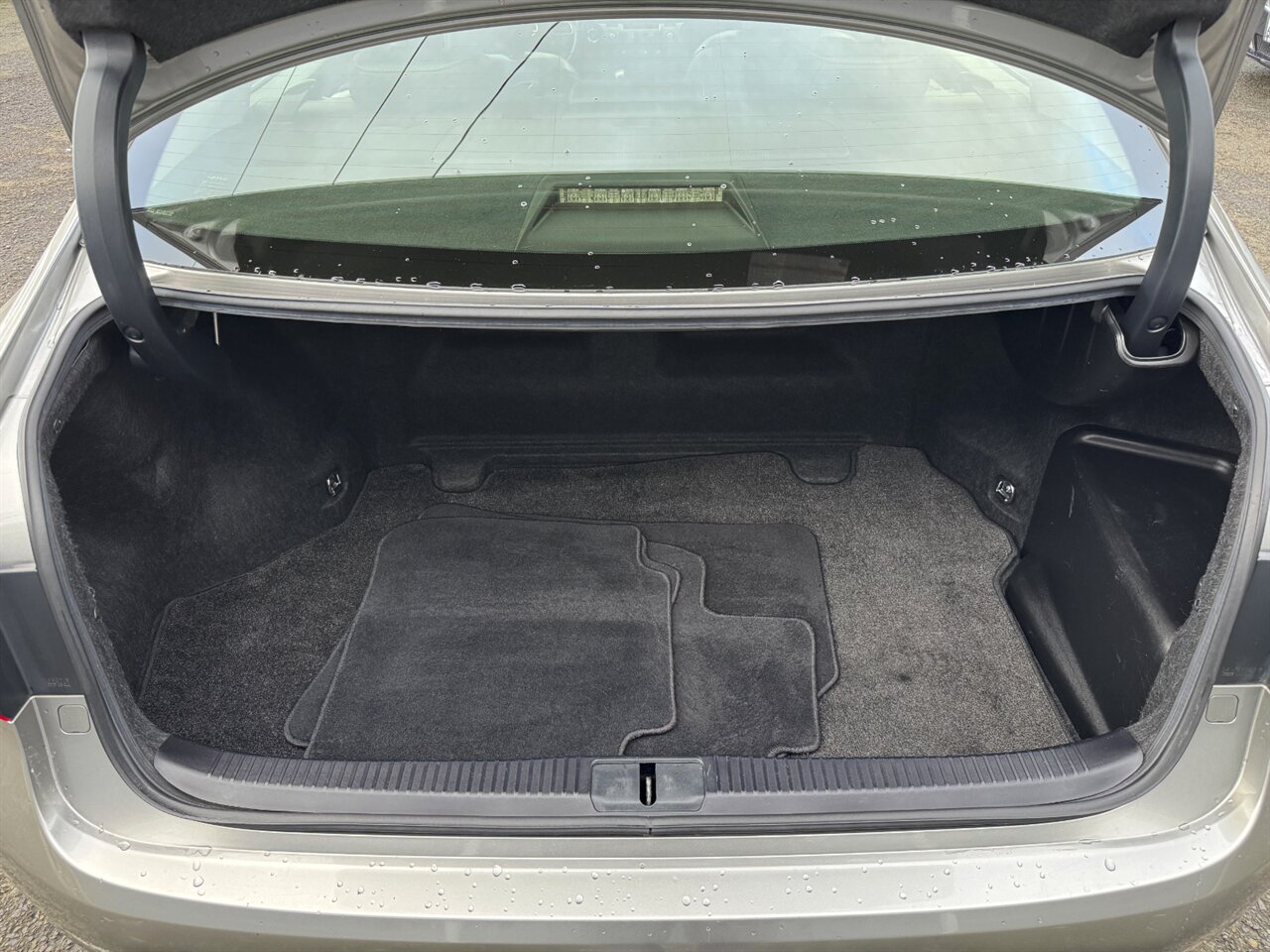 2017 Lexus ES300h ADAPTIVE CRUISE BLIND SPOT   - Photo 16 - Portland, OR 97211