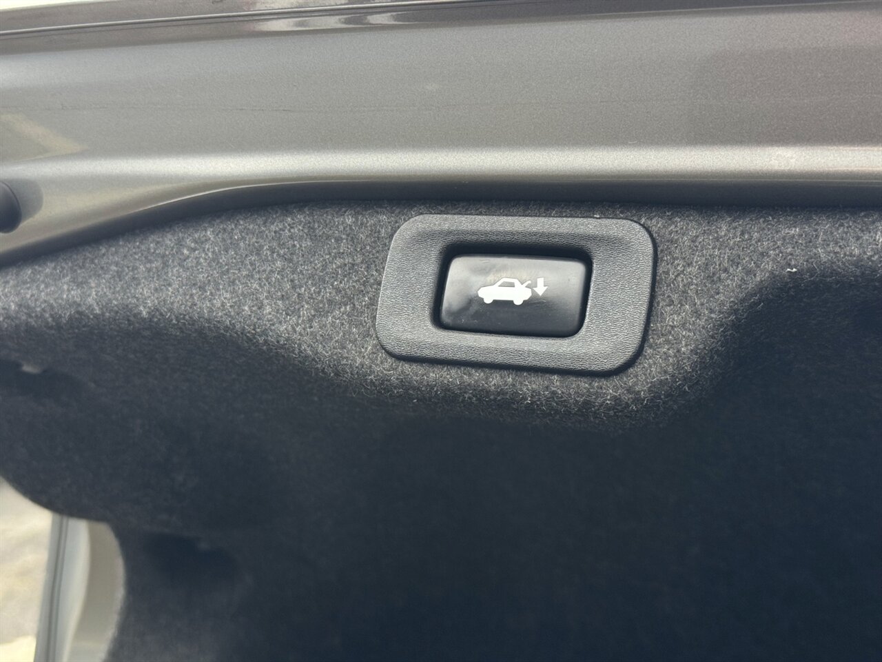 2017 Lexus ES300h ADAPTIVE CRUISE BLIND SPOT   - Photo 17 - Portland, OR 97211