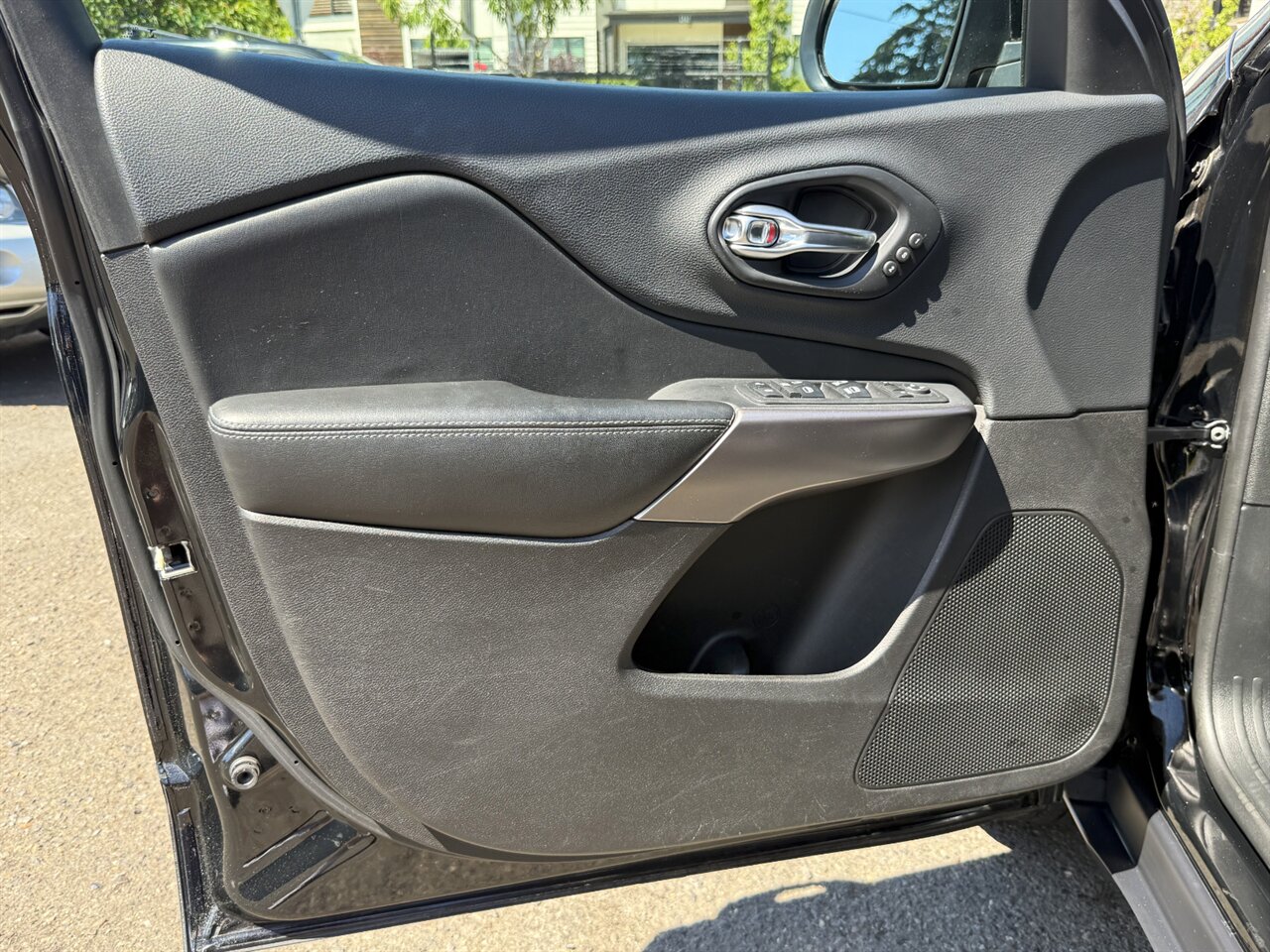 2019 Jeep Cherokee Limited 4X4 ADAPTIVE CRUISE LEATHER - Photo 12 - Portland, OR 97211