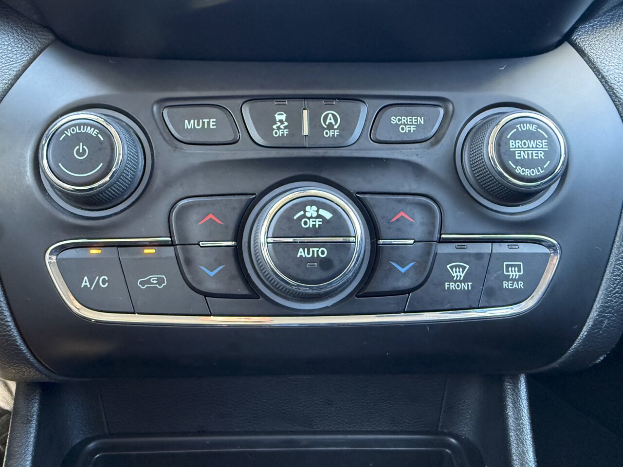 2019 Jeep Cherokee Limited 4X4 ADAPTIVE CRUISE LEATHER - Photo 23 - Portland, OR 97211