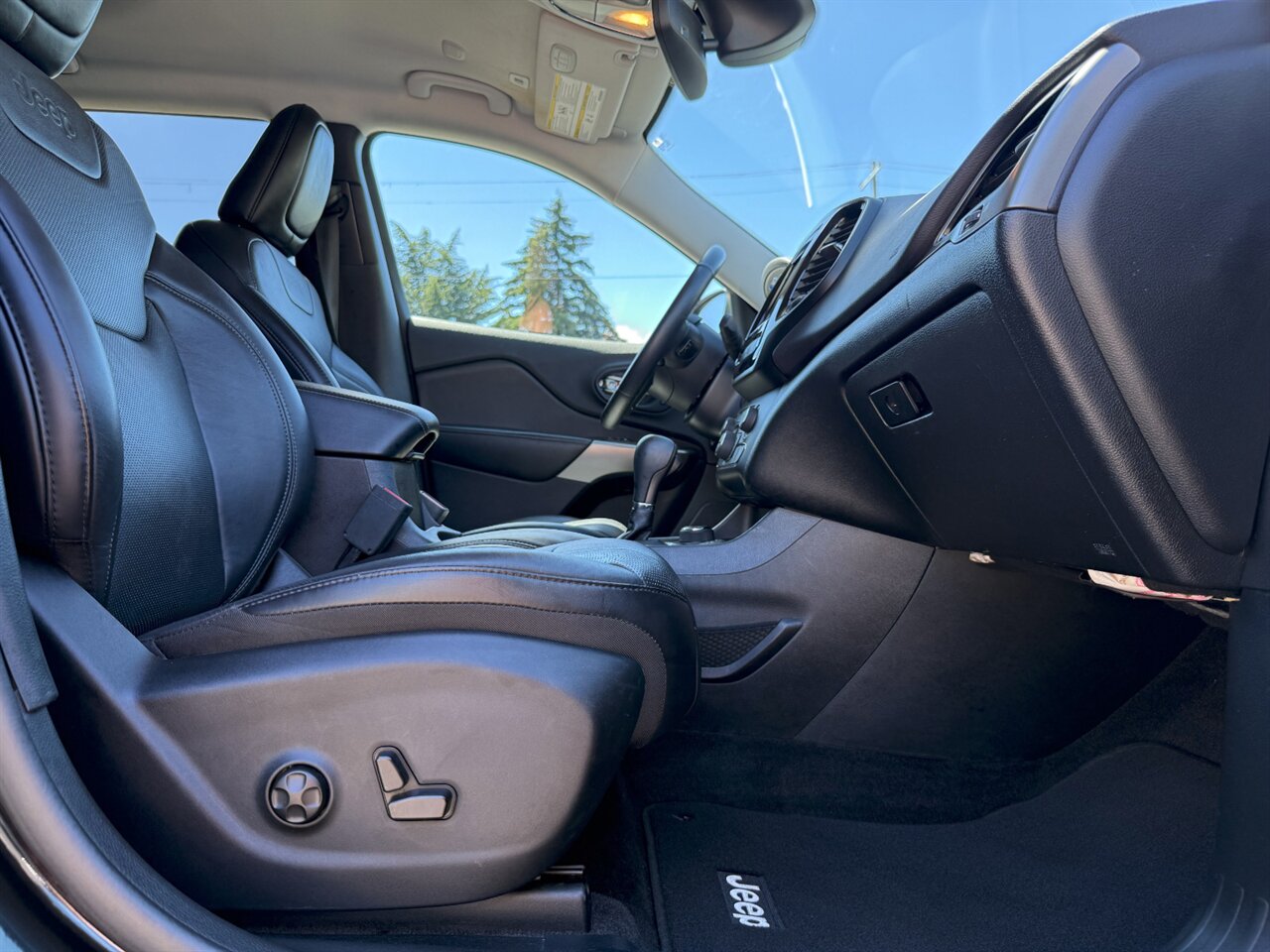2019 Jeep Cherokee Limited 4X4 ADAPTIVE CRUISE LEATHER - Photo 16 - Portland, OR 97211
