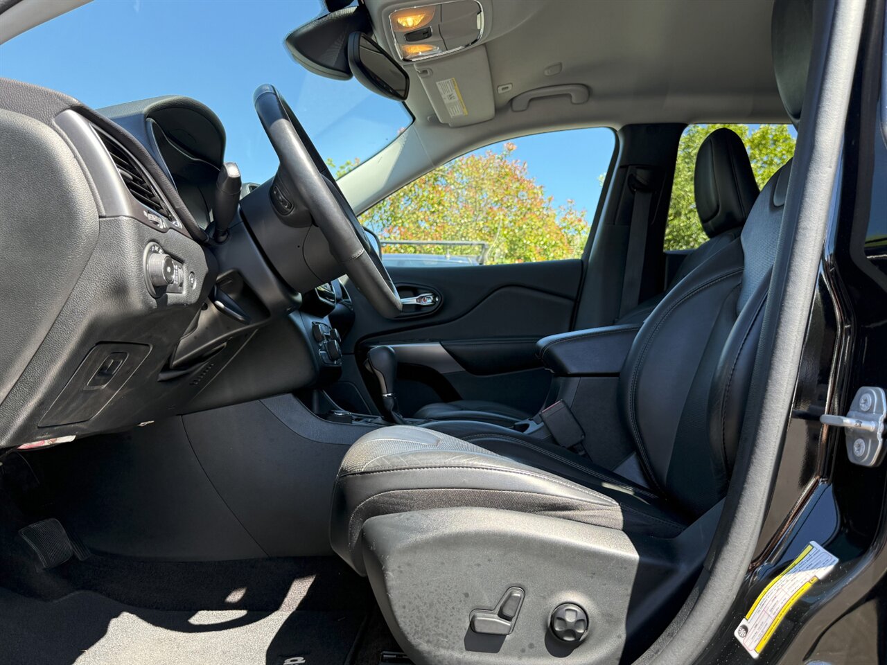 2019 Jeep Cherokee Limited 4X4 ADAPTIVE CRUISE LEATHER - Photo 11 - Portland, OR 97211