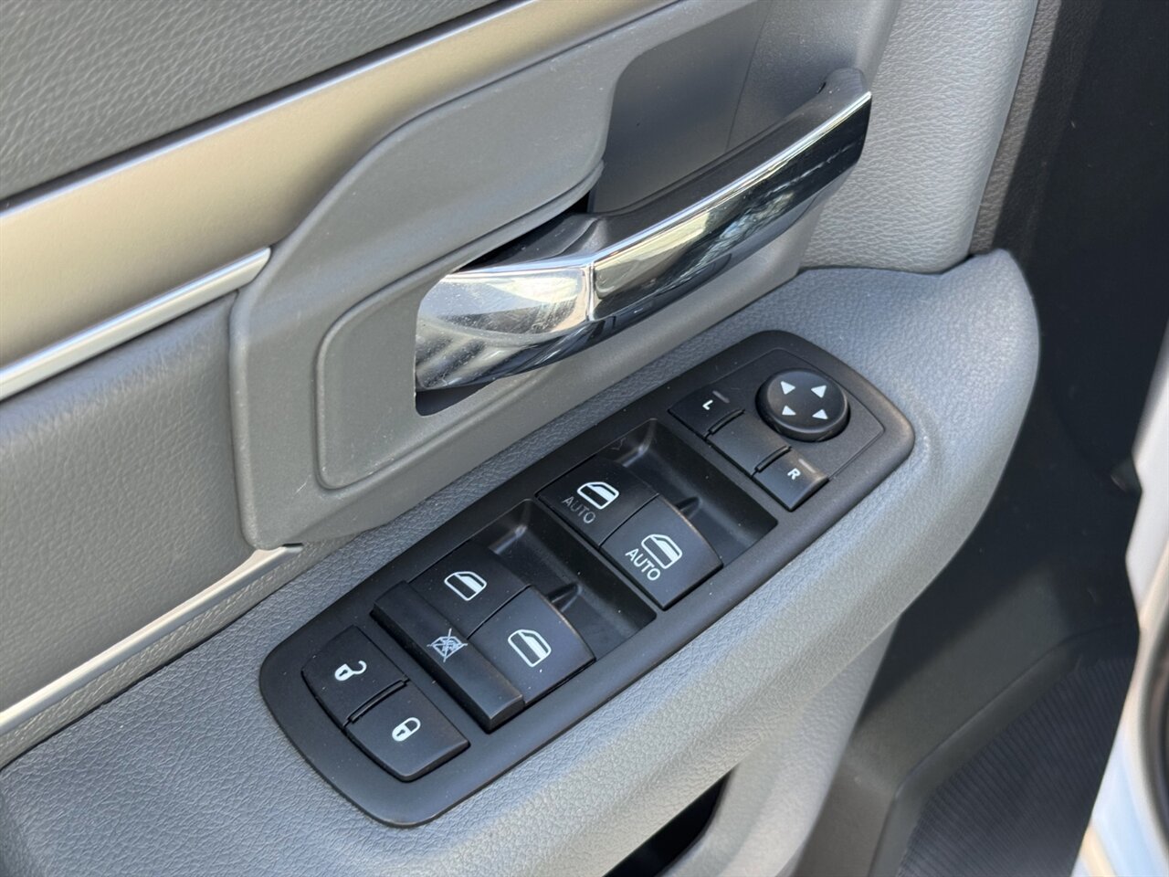 2014 RAM 1500 SLT 4x4 NEW TIRES 5.7 HEMI   - Photo 20 - Portland, OR 97211