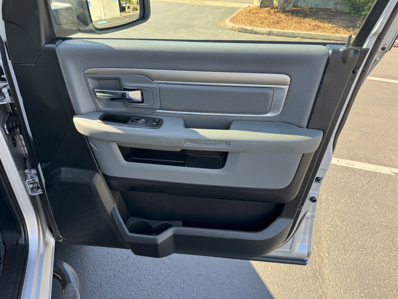 2014 RAM 1500 SLT 4x4 NEW TIRES 5.7 HEMI   - Photo 19 - Portland, OR 97211