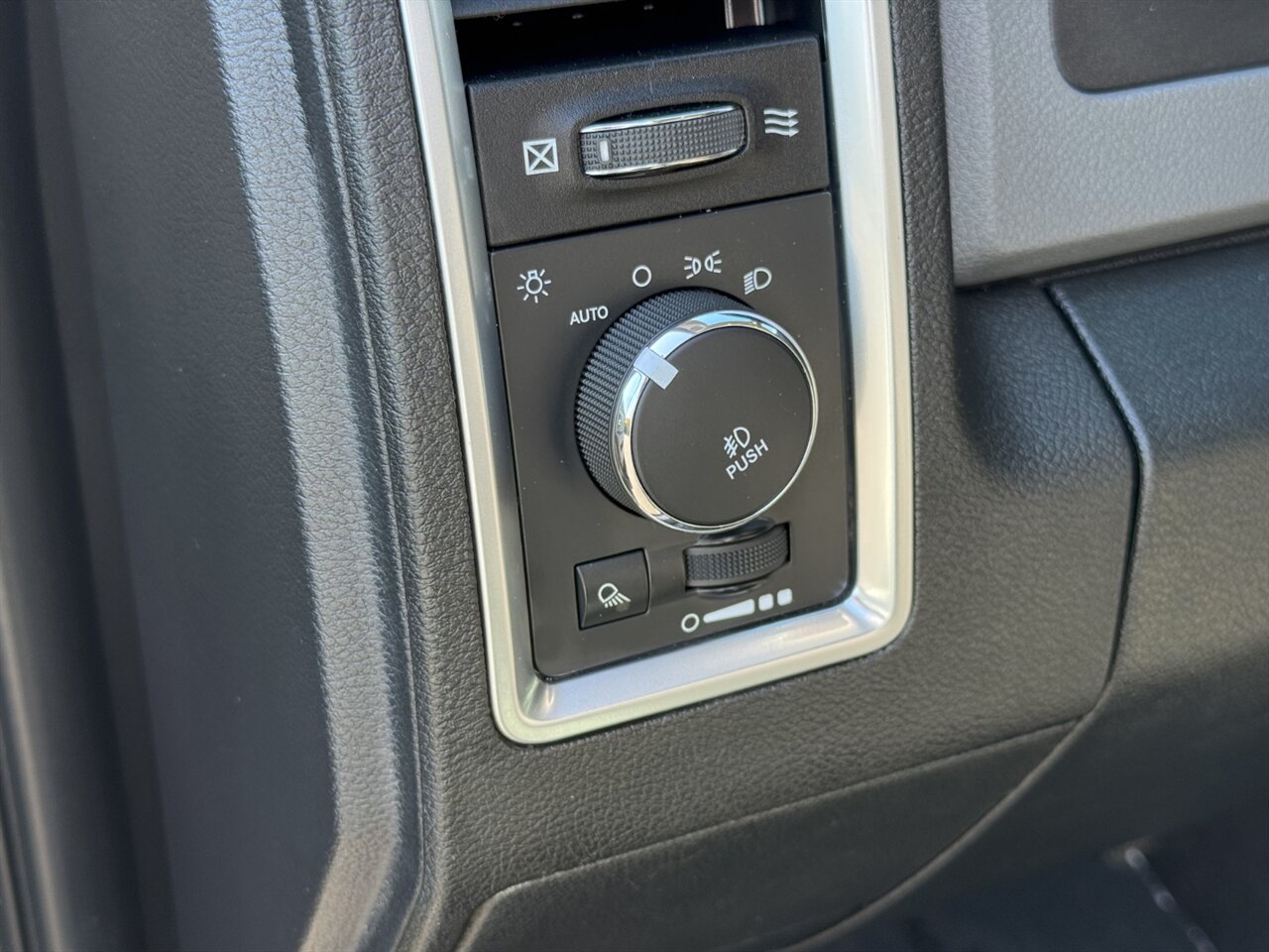 2014 RAM 1500 SLT 4x4 NEW TIRES 5.7 HEMI   - Photo 22 - Portland, OR 97211