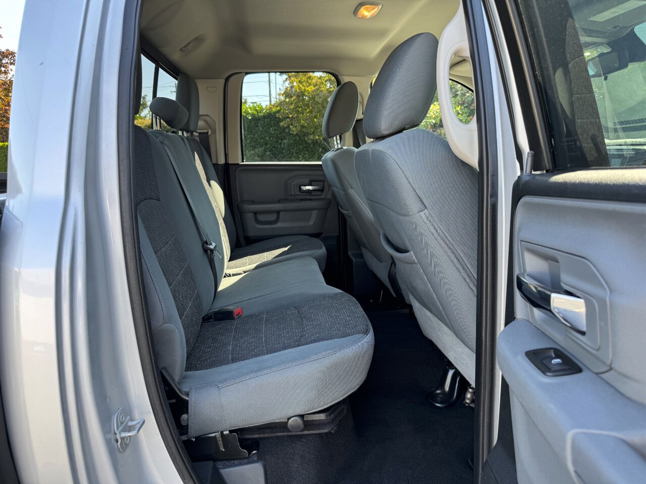 2014 RAM 1500 SLT 4x4 NEW TIRES 5.7 HEMI   - Photo 16 - Portland, OR 97211