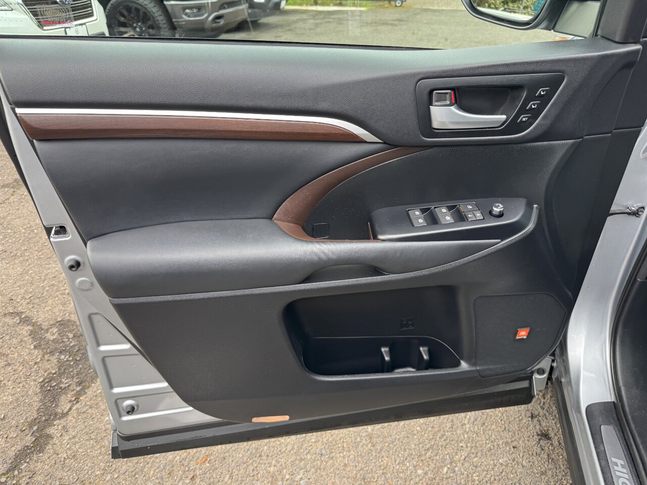 2015 Toyota Highlander Limited AWD NAV ADAPTIVE ONLY 61K MILES - Photo 12 - Portland, OR 97211