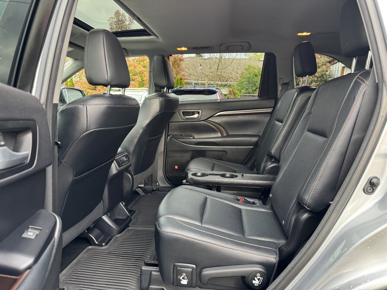 2015 Toyota Highlander Limited AWD NAV ADAPTIVE ONLY 61K MILES - Photo 13 - Portland, OR 97211