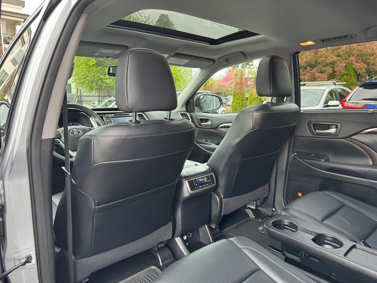 2015 Toyota Highlander Limited AWD NAV ADAPTIVE ONLY 61K MILES - Photo 14 - Portland, OR 97211