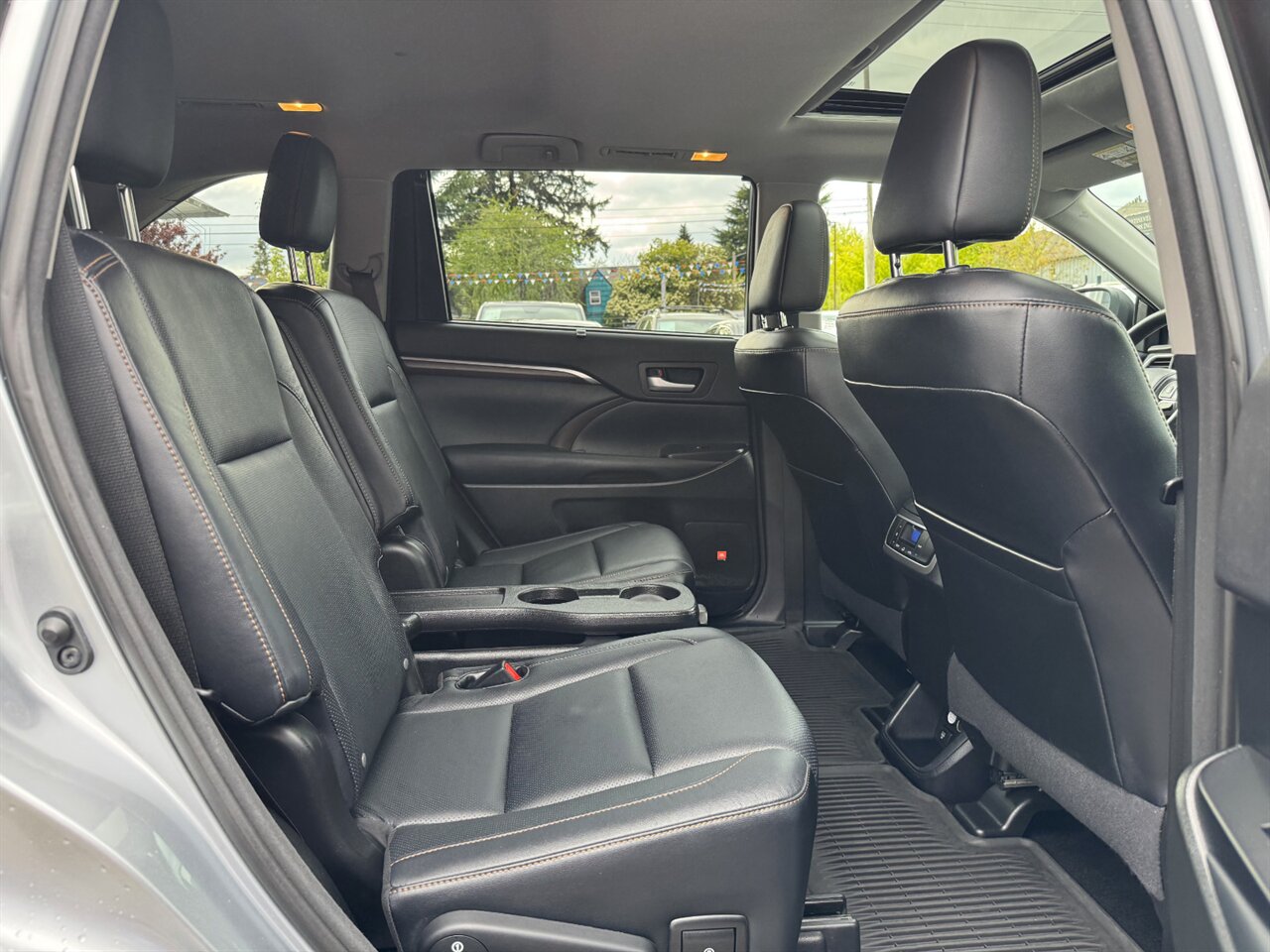 2015 Toyota Highlander Limited AWD NAV ADAPTIVE ONLY 61K MILES - Photo 18 - Portland, OR 97211