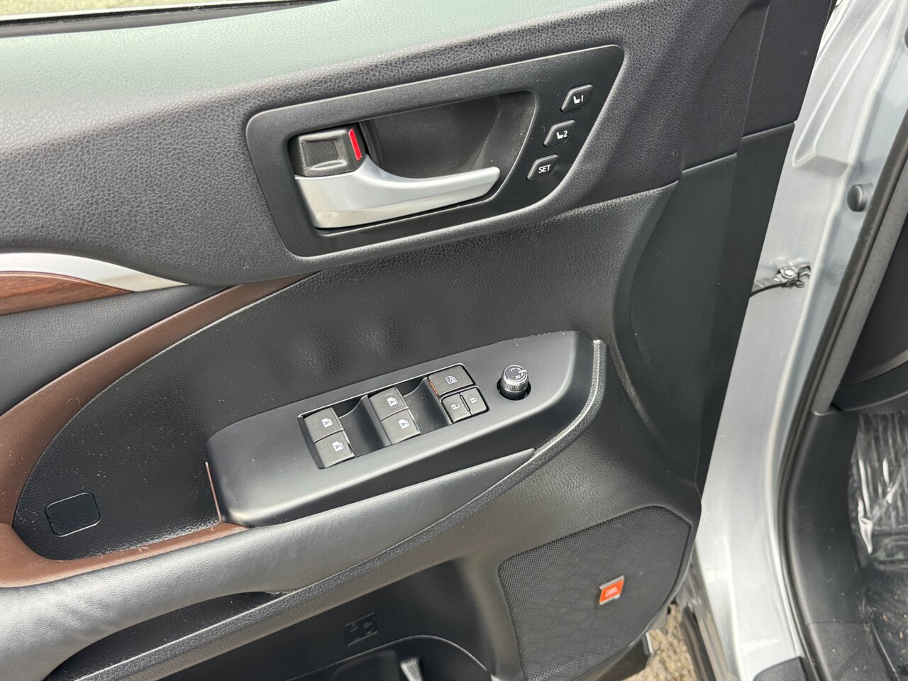 2015 Toyota Highlander Limited AWD NAV ADAPTIVE ONLY 61K MILES - Photo 22 - Portland, OR 97211