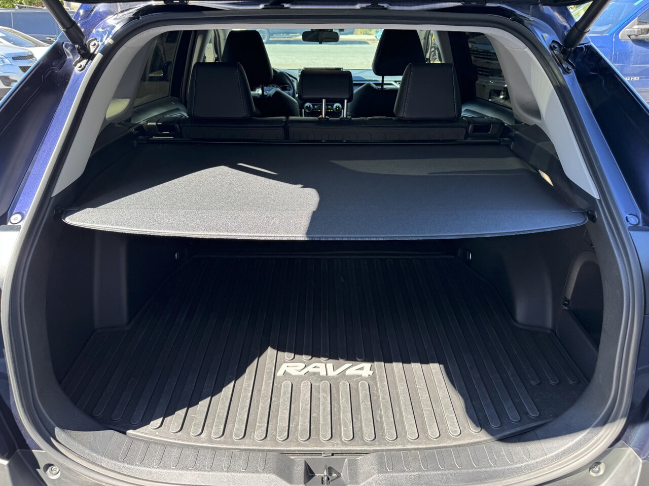 2025 Toyota RAV4 Hybrid XLE Premium AWD - Photo 15 - Portland, OR 97211
