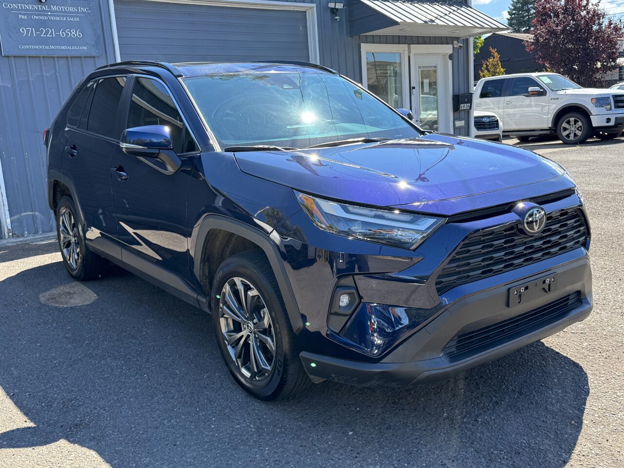 2025 Toyota RAV4 Hybrid XLE Premium AWD - Photo 6 - Portland, OR 97211