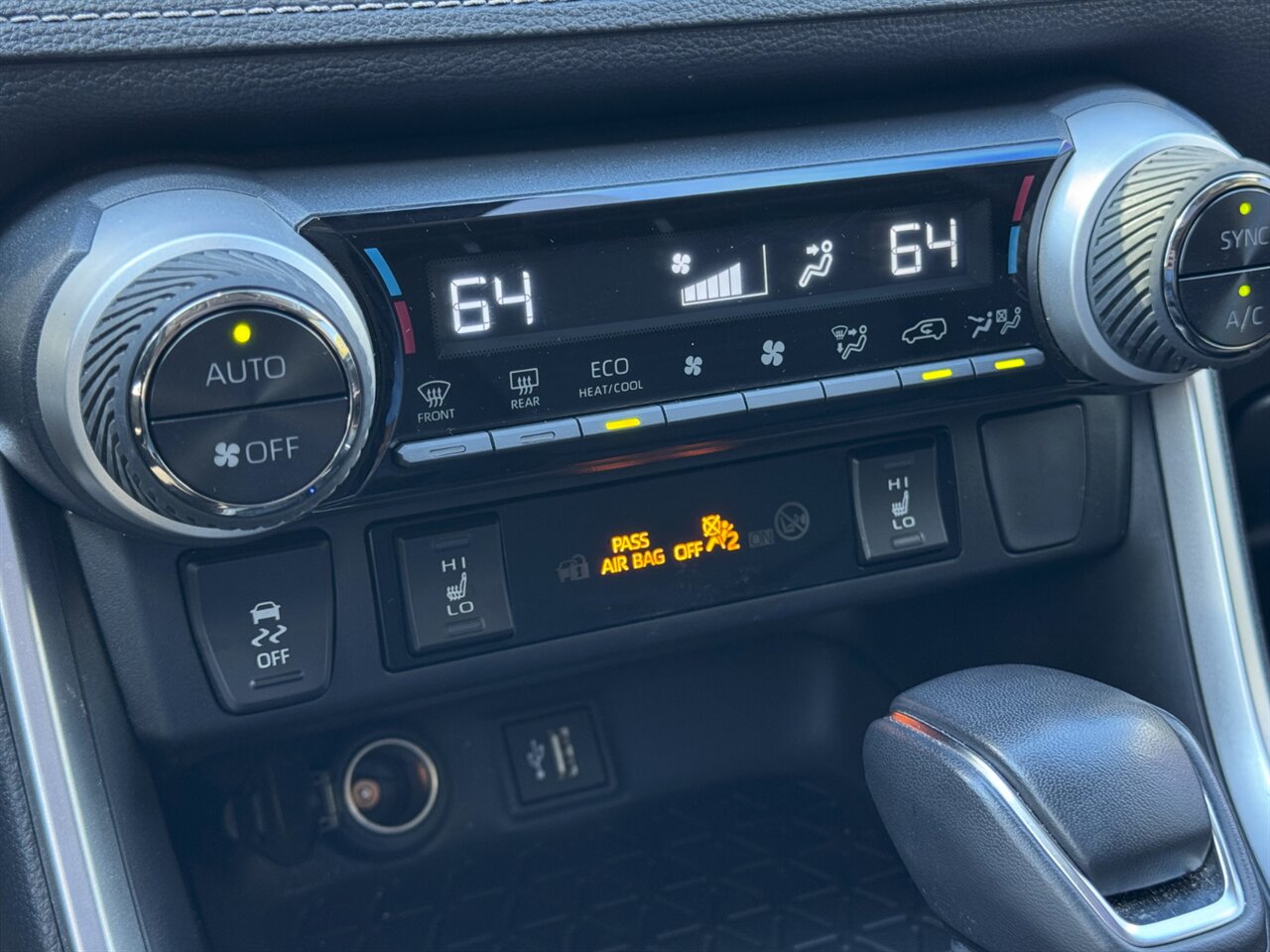 2025 Toyota RAV4 Hybrid XLE Premium AWD - Photo 30 - Portland, OR 97211