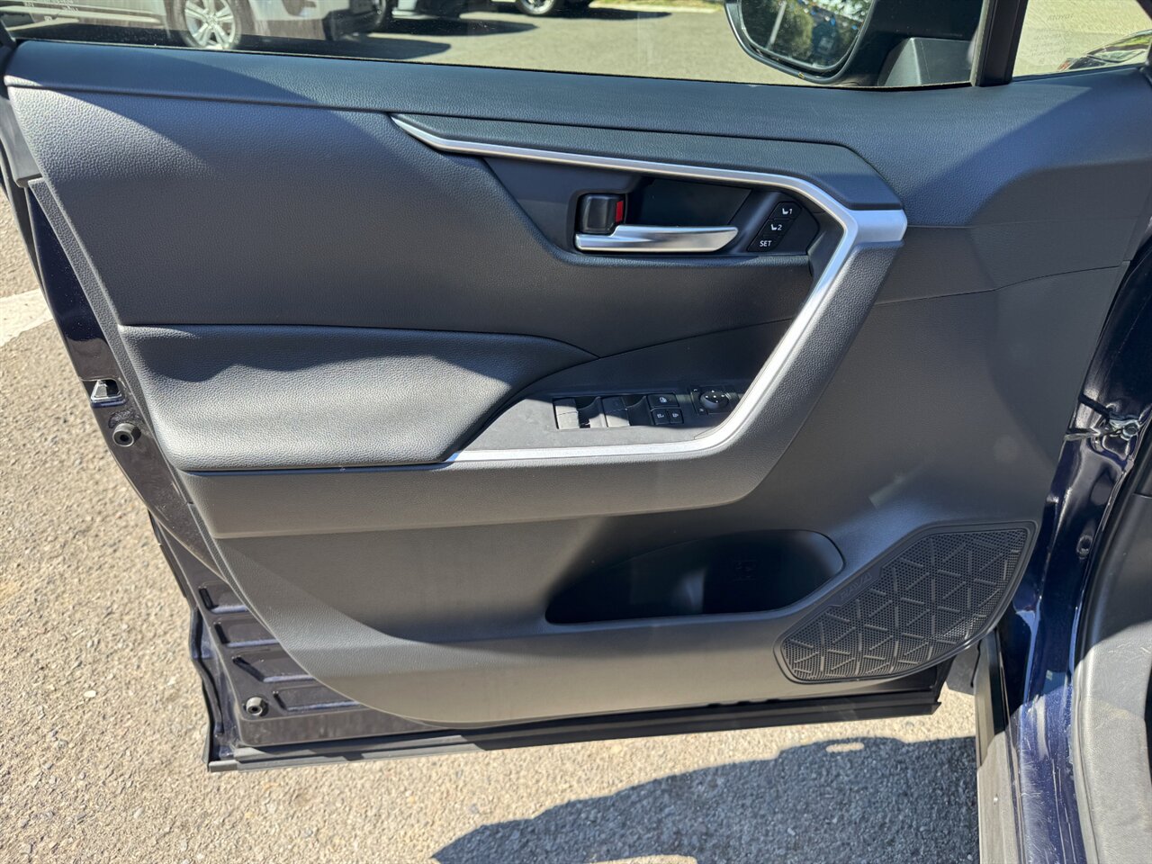 2025 Toyota RAV4 Hybrid XLE Premium AWD - Photo 12 - Portland, OR 97211