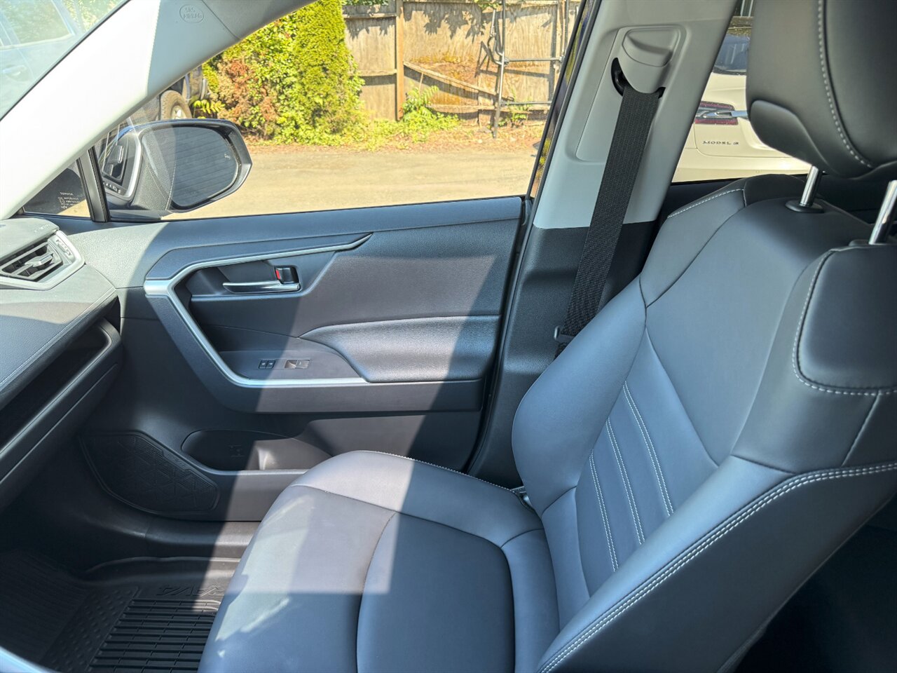 2025 Toyota RAV4 Hybrid XLE Premium AWD - Photo 29 - Portland, OR 97211