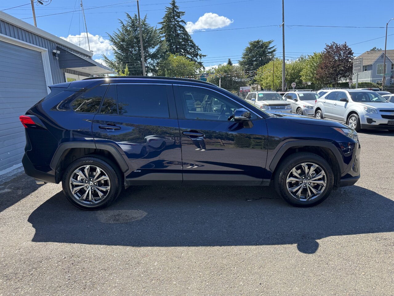 2025 Toyota RAV4 Hybrid XLE Premium AWD - Photo 7 - Portland, OR 97211